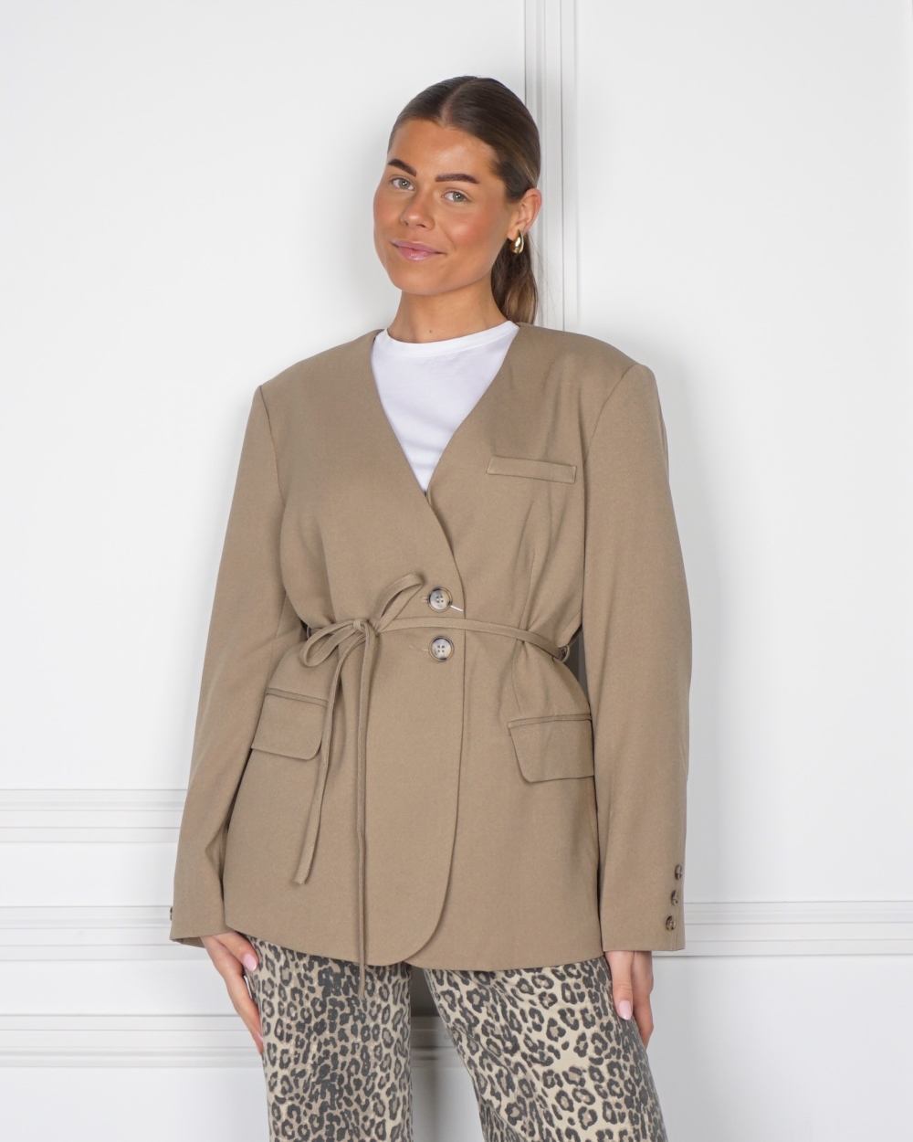 GETAILLEERDE BLAZER TAUPE