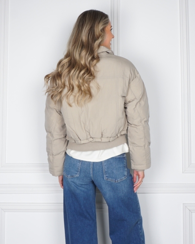 GEWATTEERDE KORTE JAS BEIGE