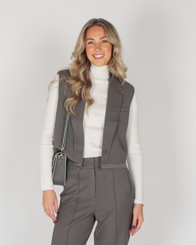 YAYA Sleeveless short blazer 01-501075-510