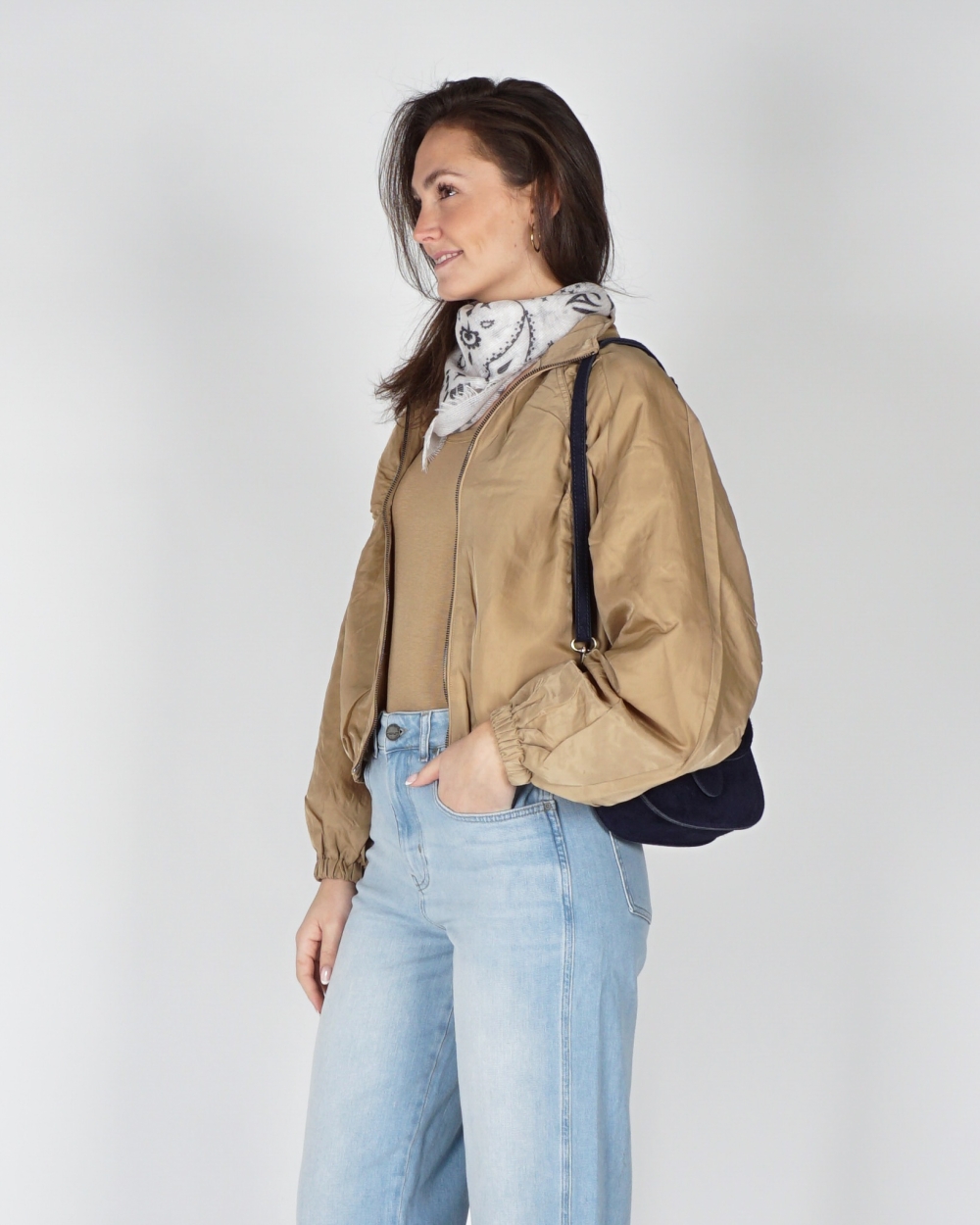 KORT JACK MET PLOOIDETAILS BEIGE