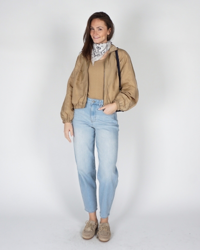KORT JACK MET PLOOIDETAILS BEIGE