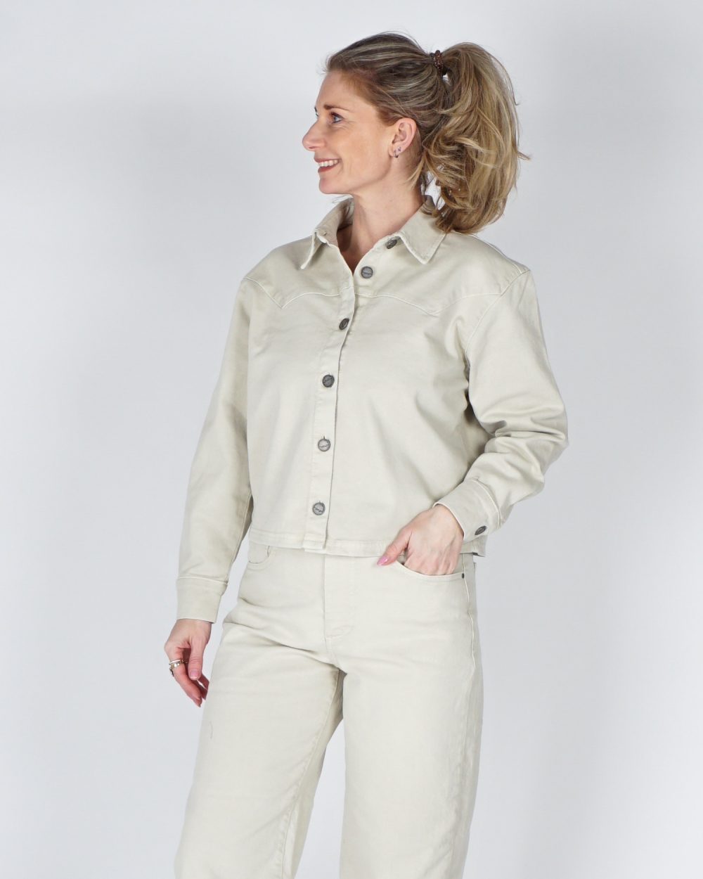 DENIM JASJE MET NAADDETAILS ECRU