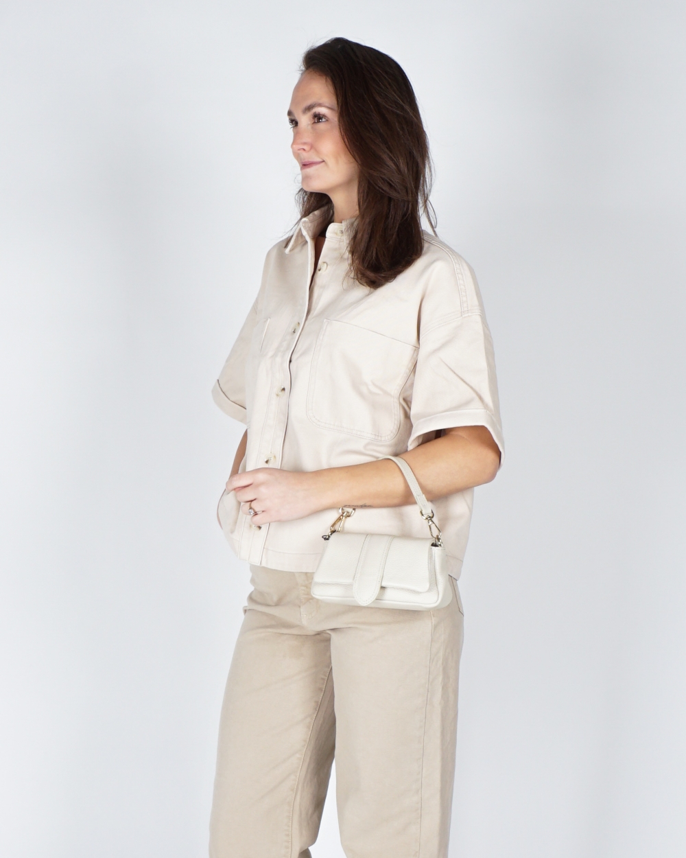 DENIM BLOUSE MET KORTE MOUWEN BEIGE