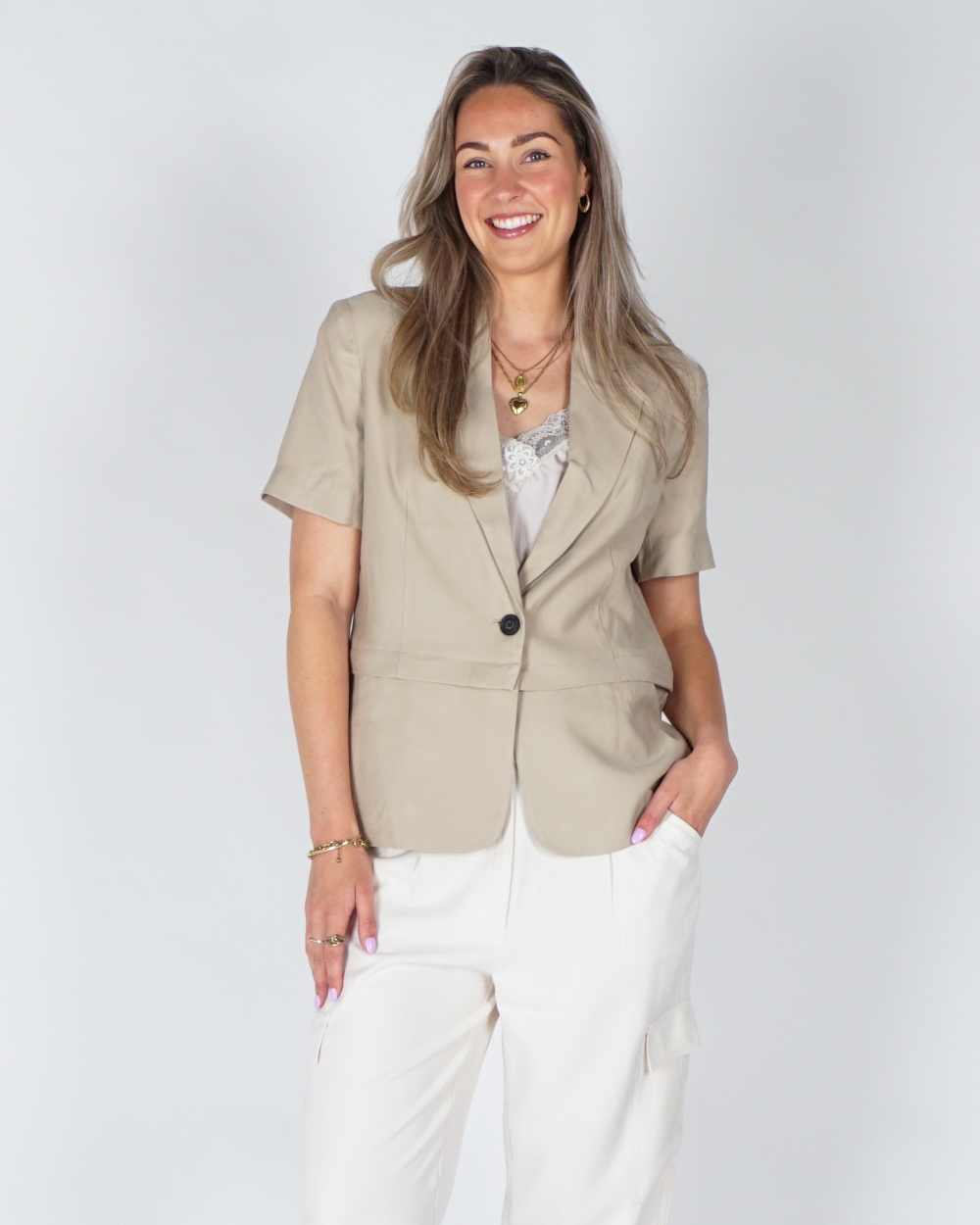 KORTE MOUW BLAZER AFRITSBARE ZOOM BEIGE