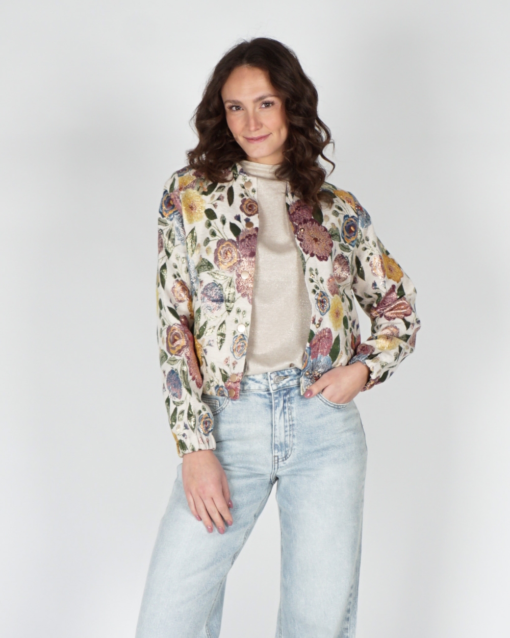BOMBERJACK MET BLOEMEN ECRU