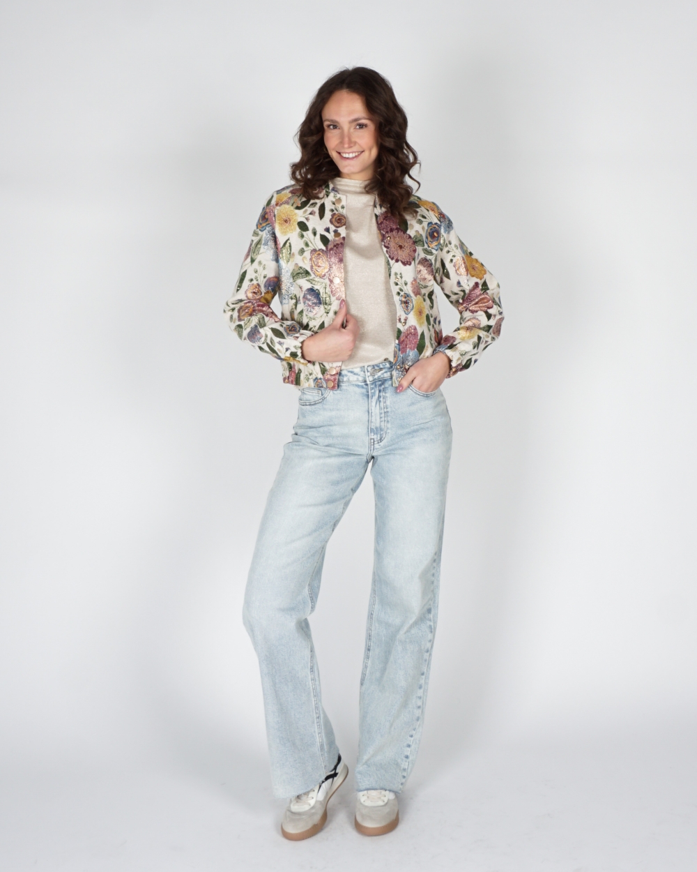 BOMBERJACK MET BLOEMEN ECRU