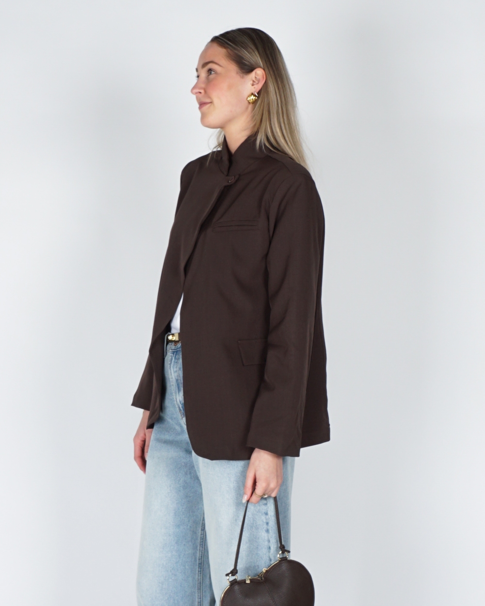 BLAZER MET HOGE KRAAG BRUIN