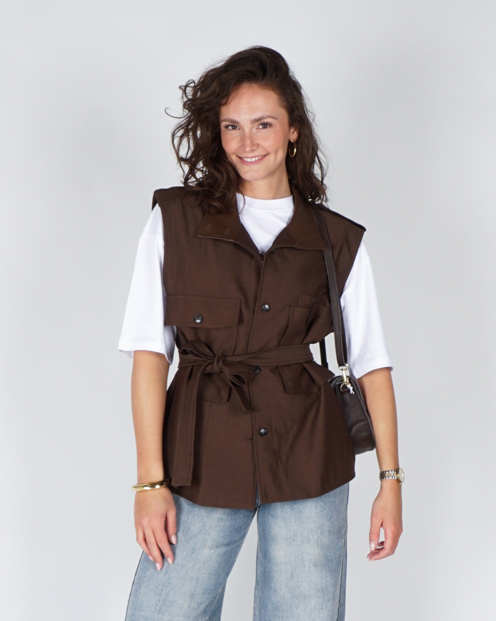GILET MET CEINTUUR BRUIN