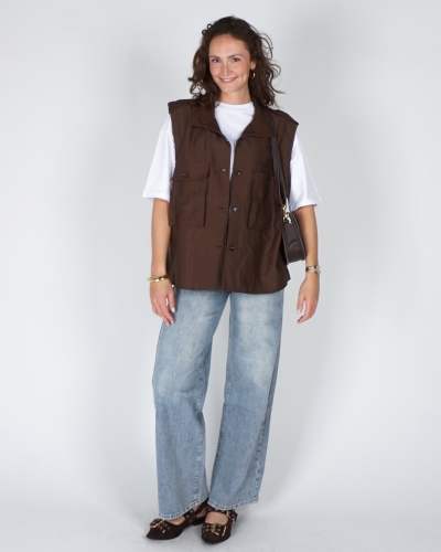 GILET MET CEINTUUR BRUIN