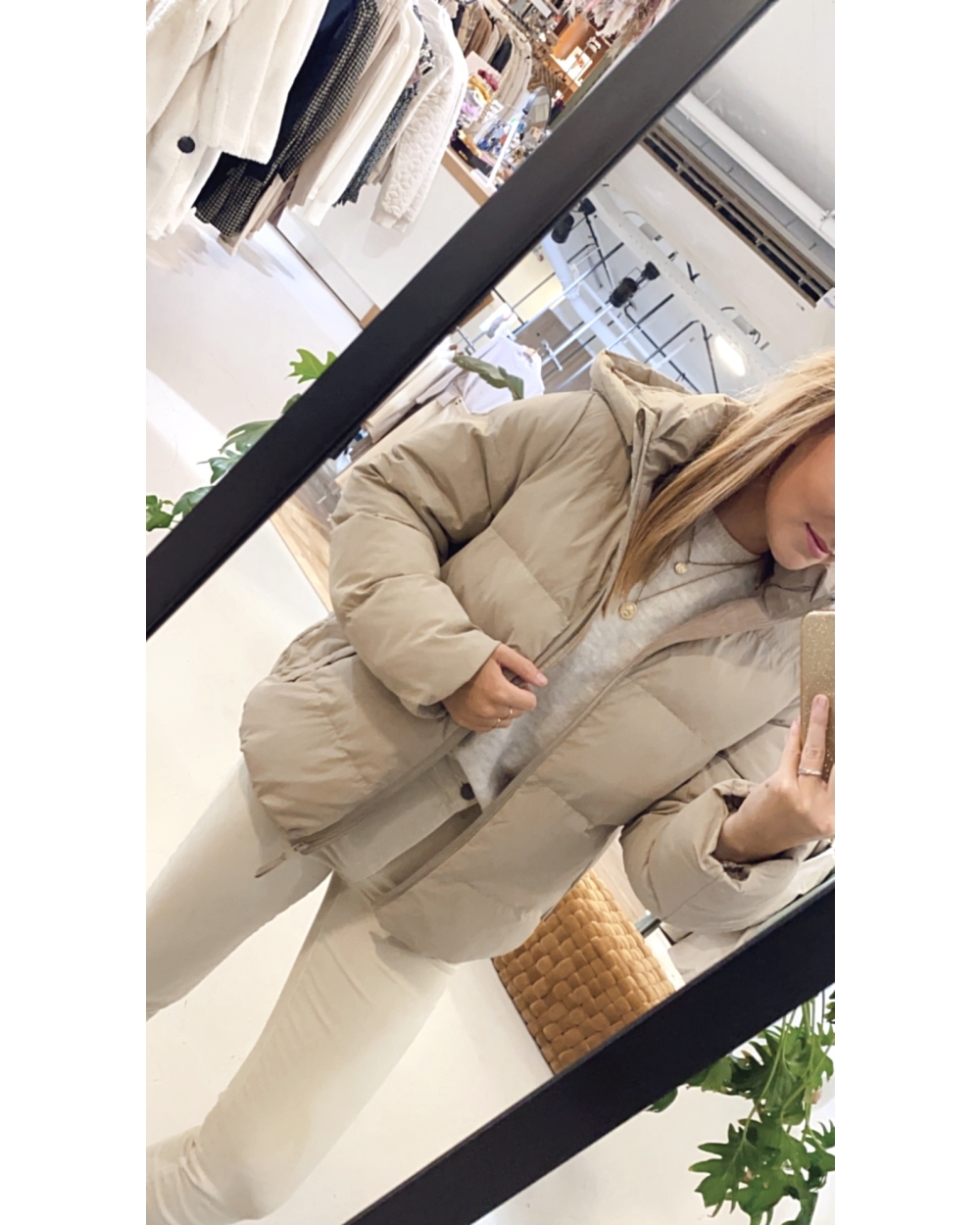 KORTE PUFFER JAS MET AFNEEMBARE CAPUCHON