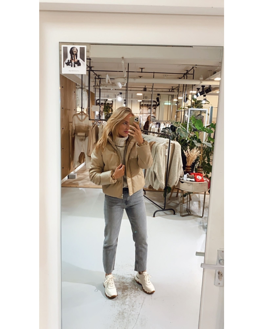 BEIGE PUFFER JAS