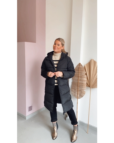 AMANDA LONG PUFFER COAT ZWART