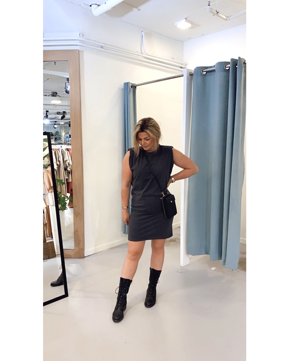 DRESS WITH PADDED SHOULDERS