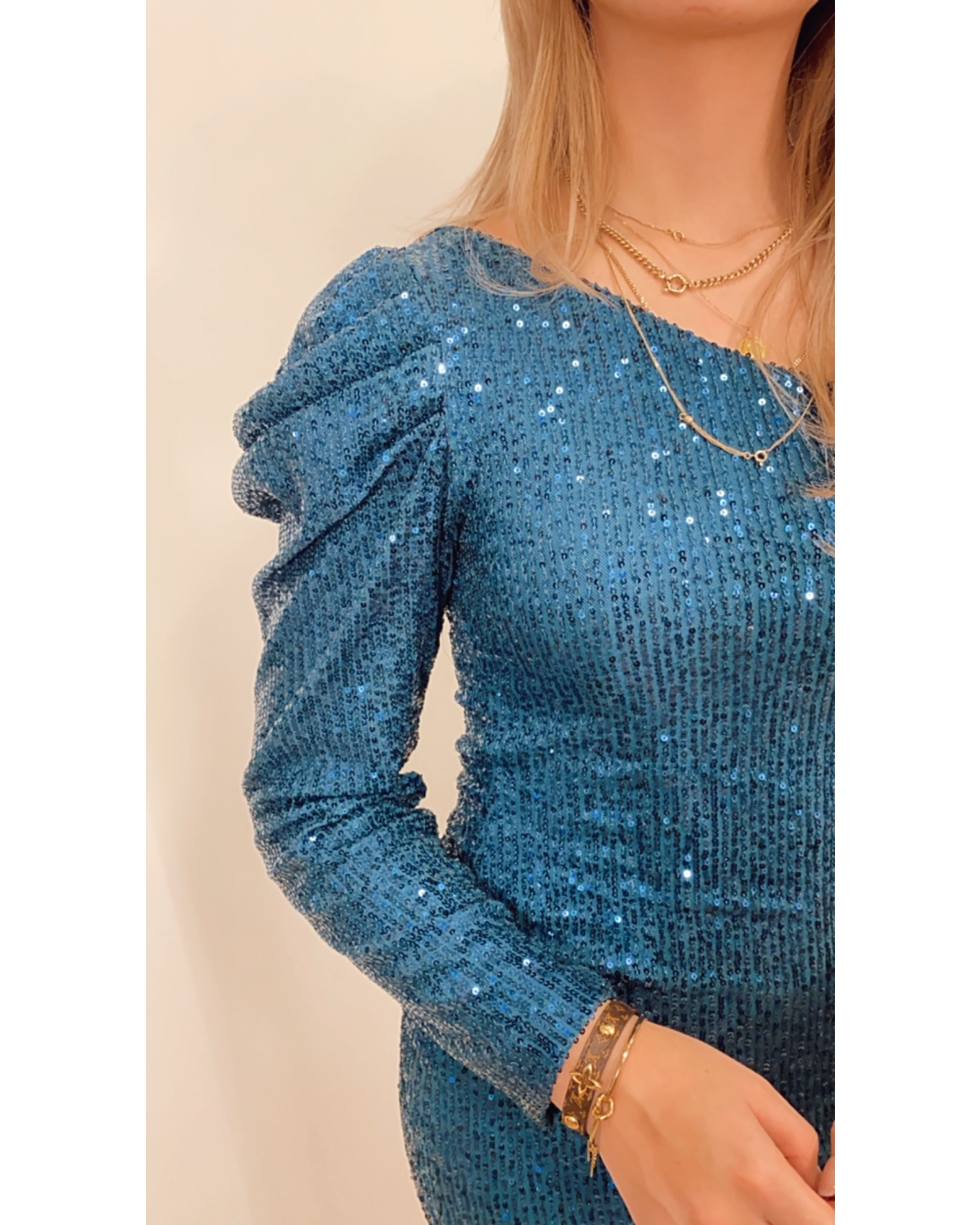ONE SHOULDER DRESS BLAUW