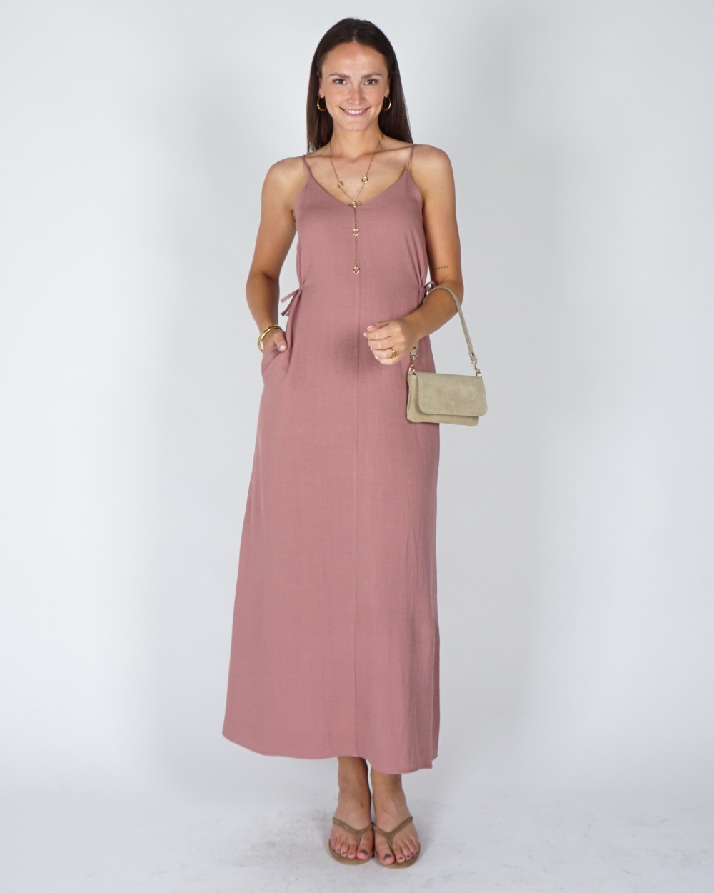 LANGE JURK MET SPAGHETTIBANDJES EN STRIKDETAILS ROZE