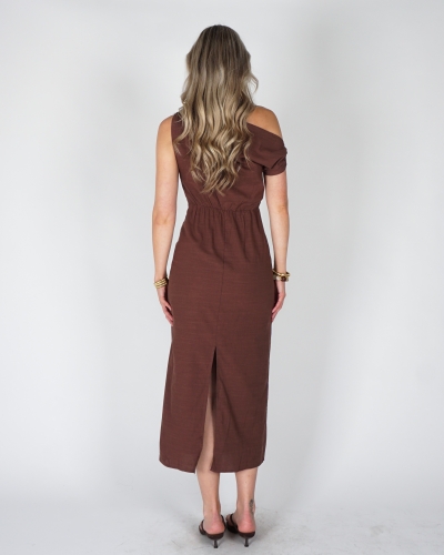 LINNEN OFF-SHOULDER JURK BRUIN