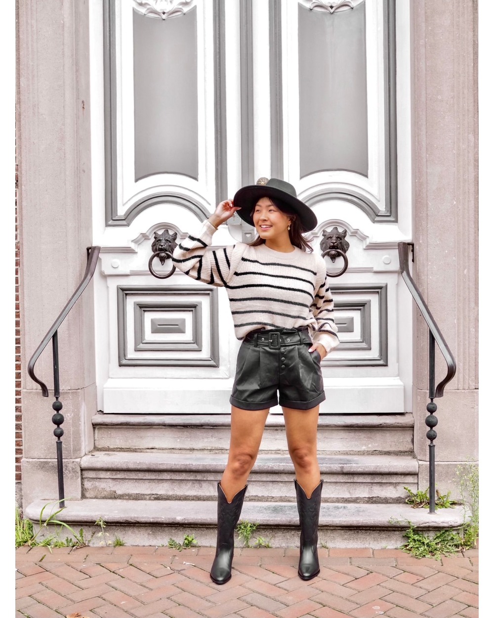 LEATHERLOOK PAPERBACK SHORTS