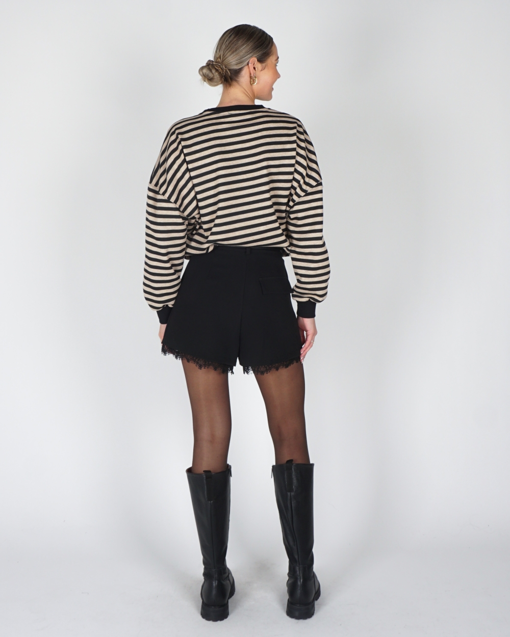 SHORT MET KANT ZWART