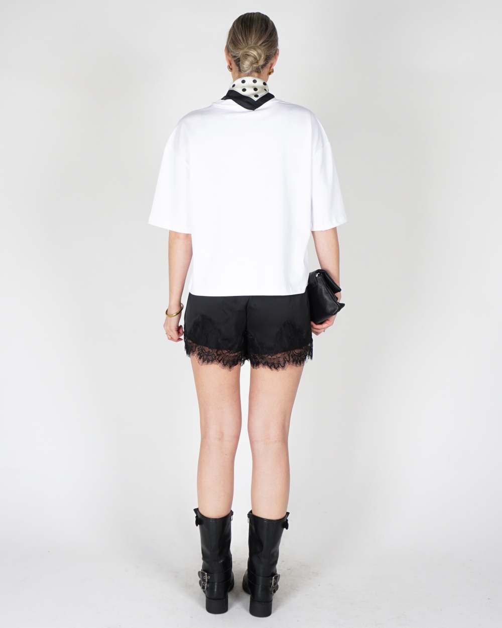SATIJNEN LACE SHORT ZWART