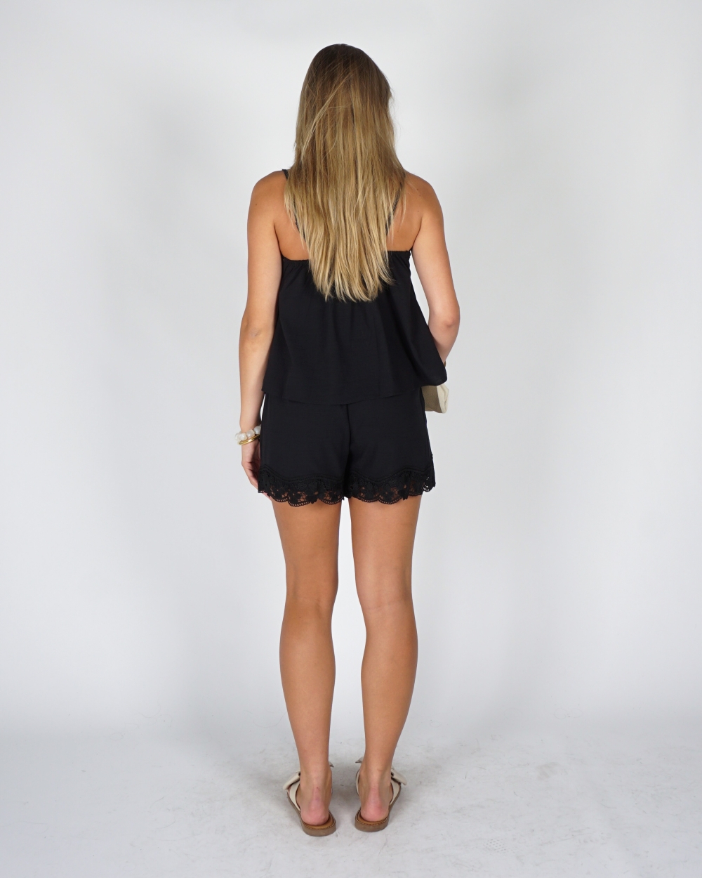 SHORT MET KANTEN DETAILS