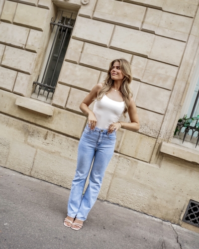 THE STRAIGHT LEG JEANS