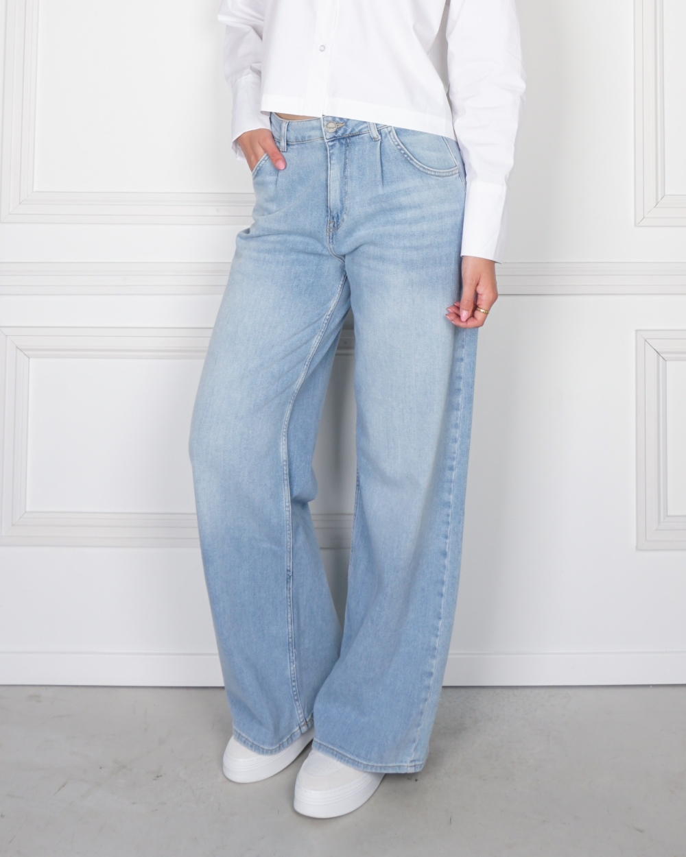 BROEK MET WIJDE PIJPEN BLAUW L34