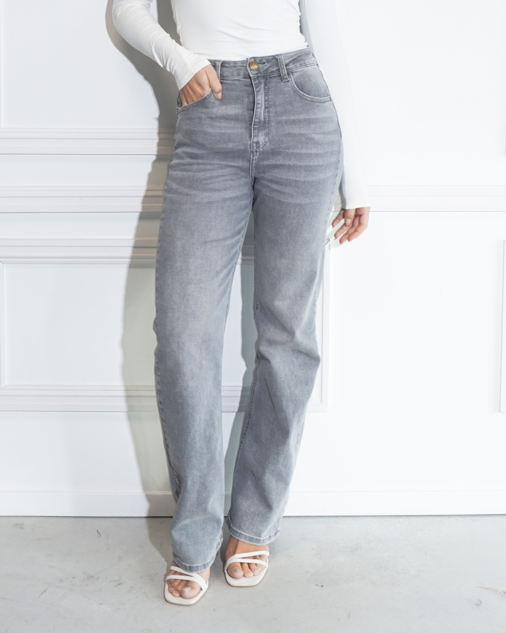 THE STRAIGHT LEG JEANS GRIJS