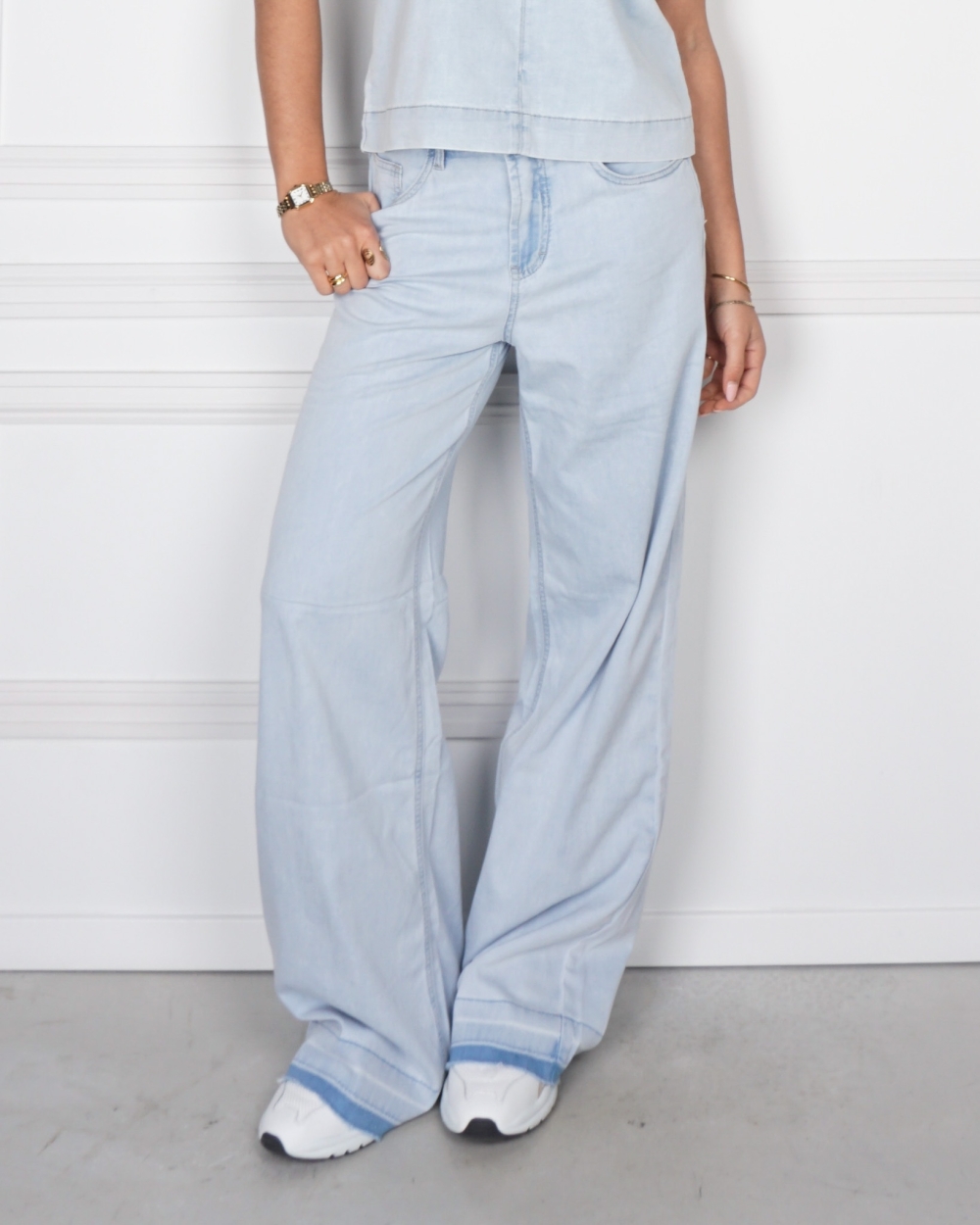 JEANS MET LICHTE WASSING