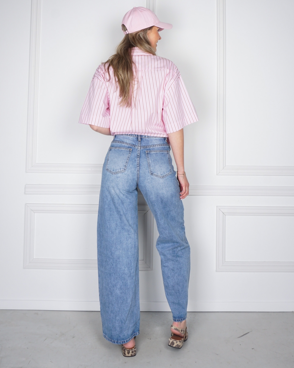 JEANS MET SCHUINE SLUITING BLAUW