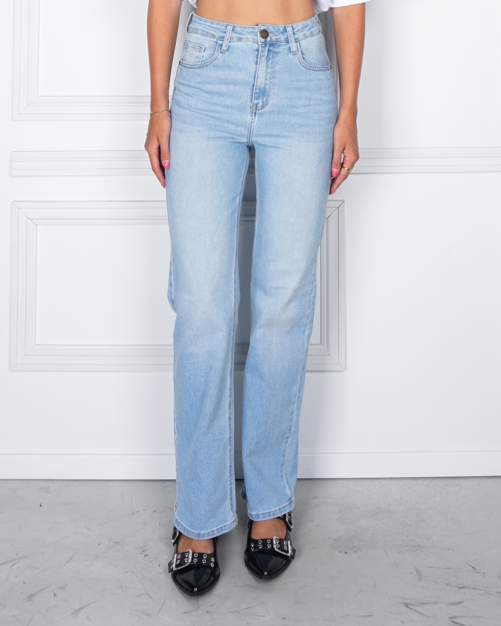 THE STRAIGHT LEG JEANS LICHT BLAUW
