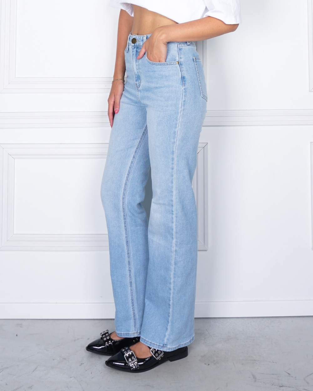 THE STRAIGHT LEG JEANS LICHT BLAUW
