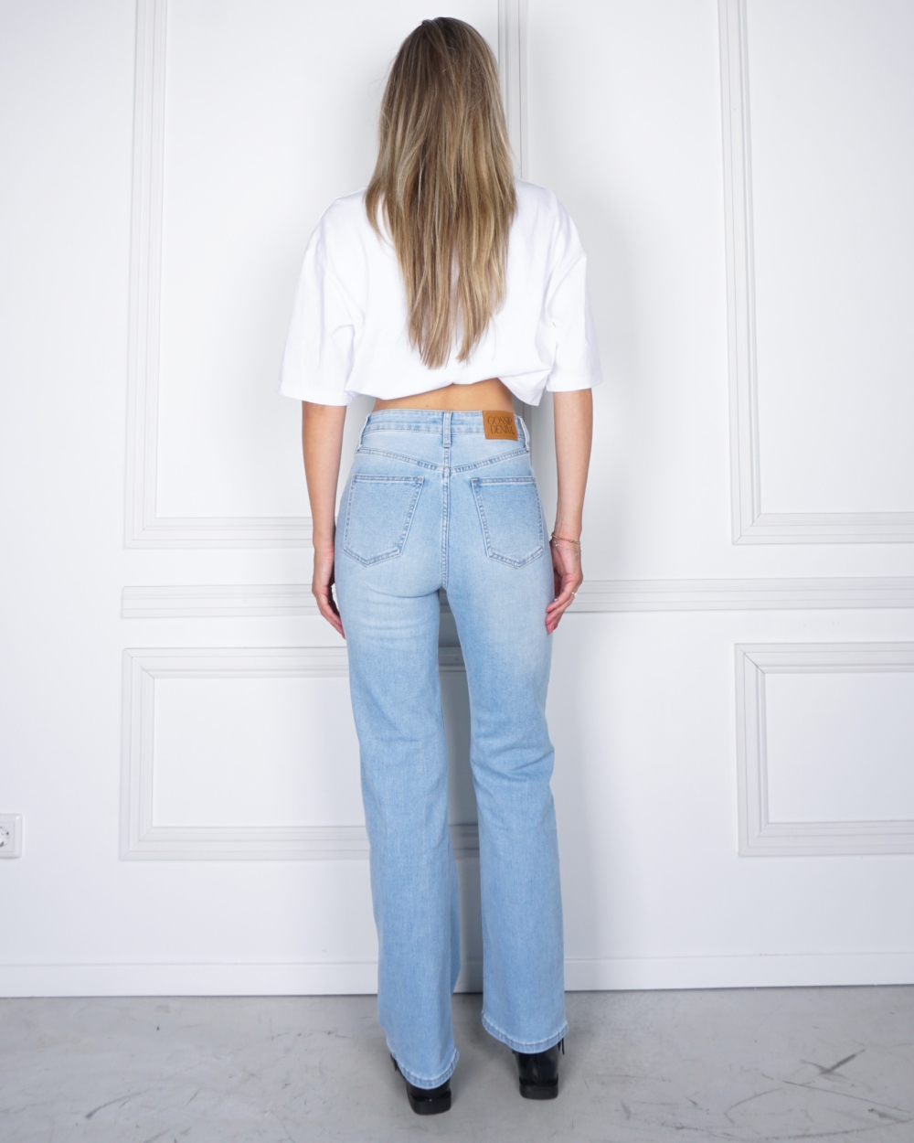 THE STRAIGHT LEG JEANS LICHT BLAUW