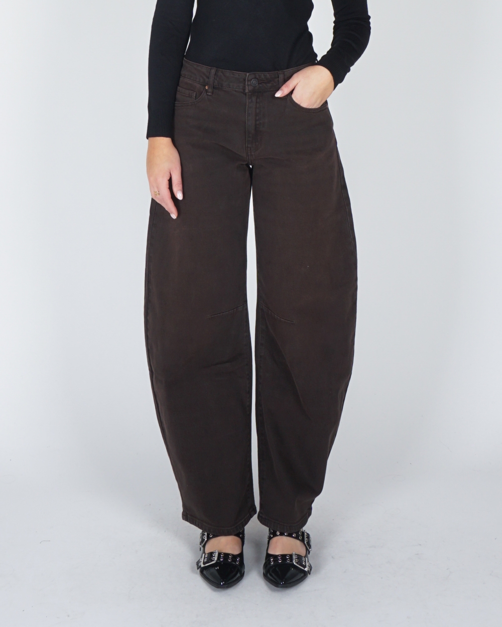 BARREL JEANS BRUIN