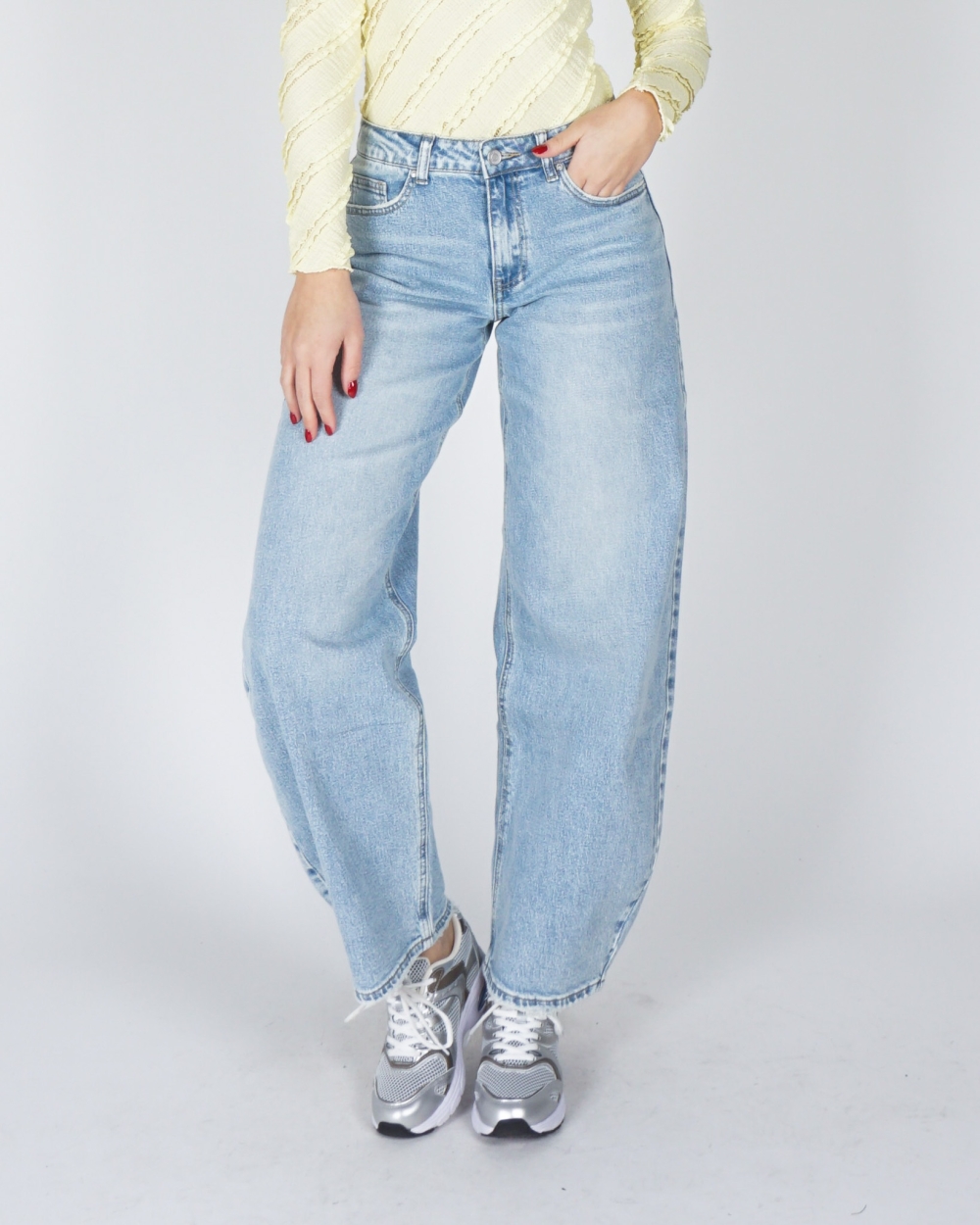 BALLOON FIT JEANS LICHTBLAUW