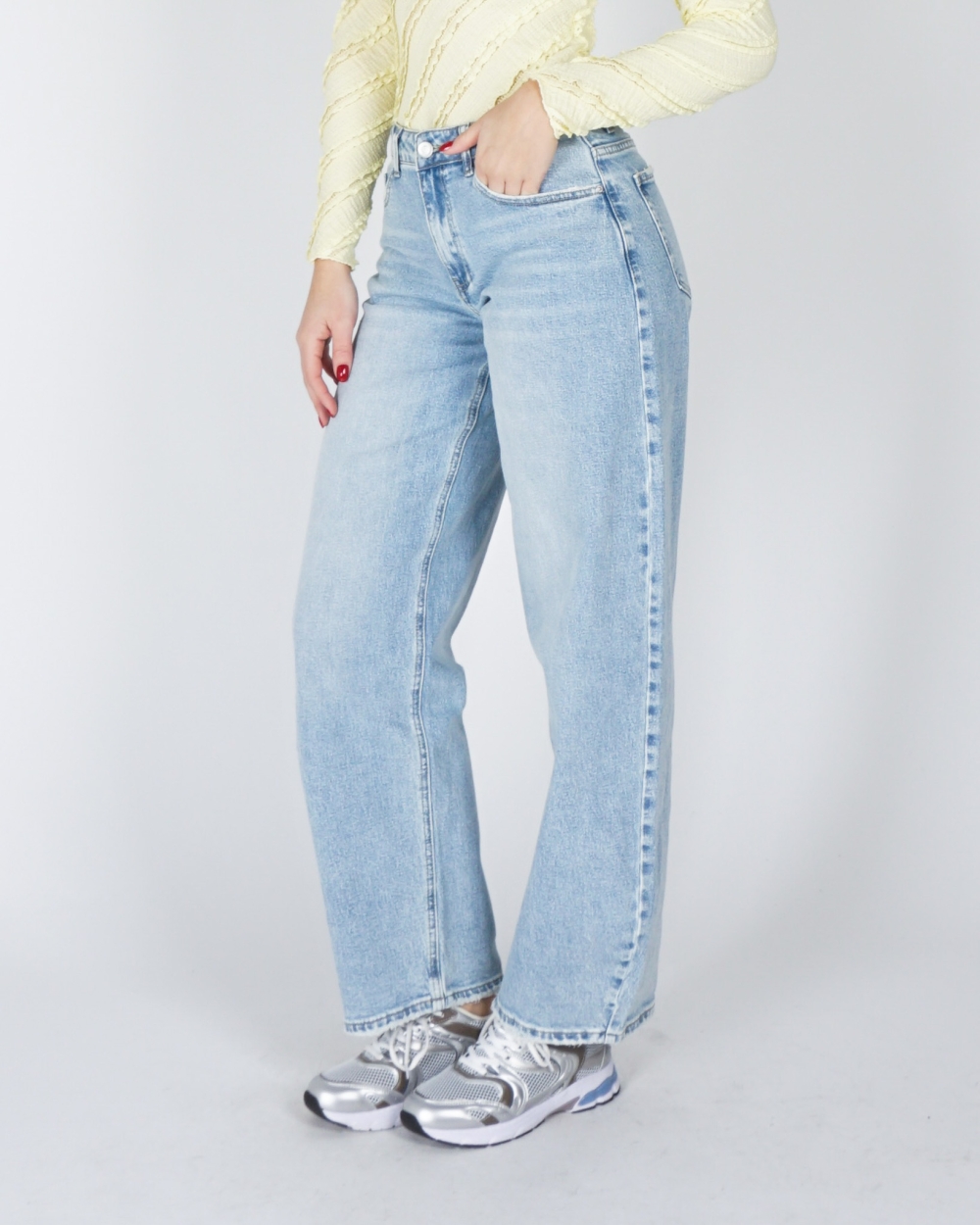BALLOON FIT JEANS LICHTBLAUW