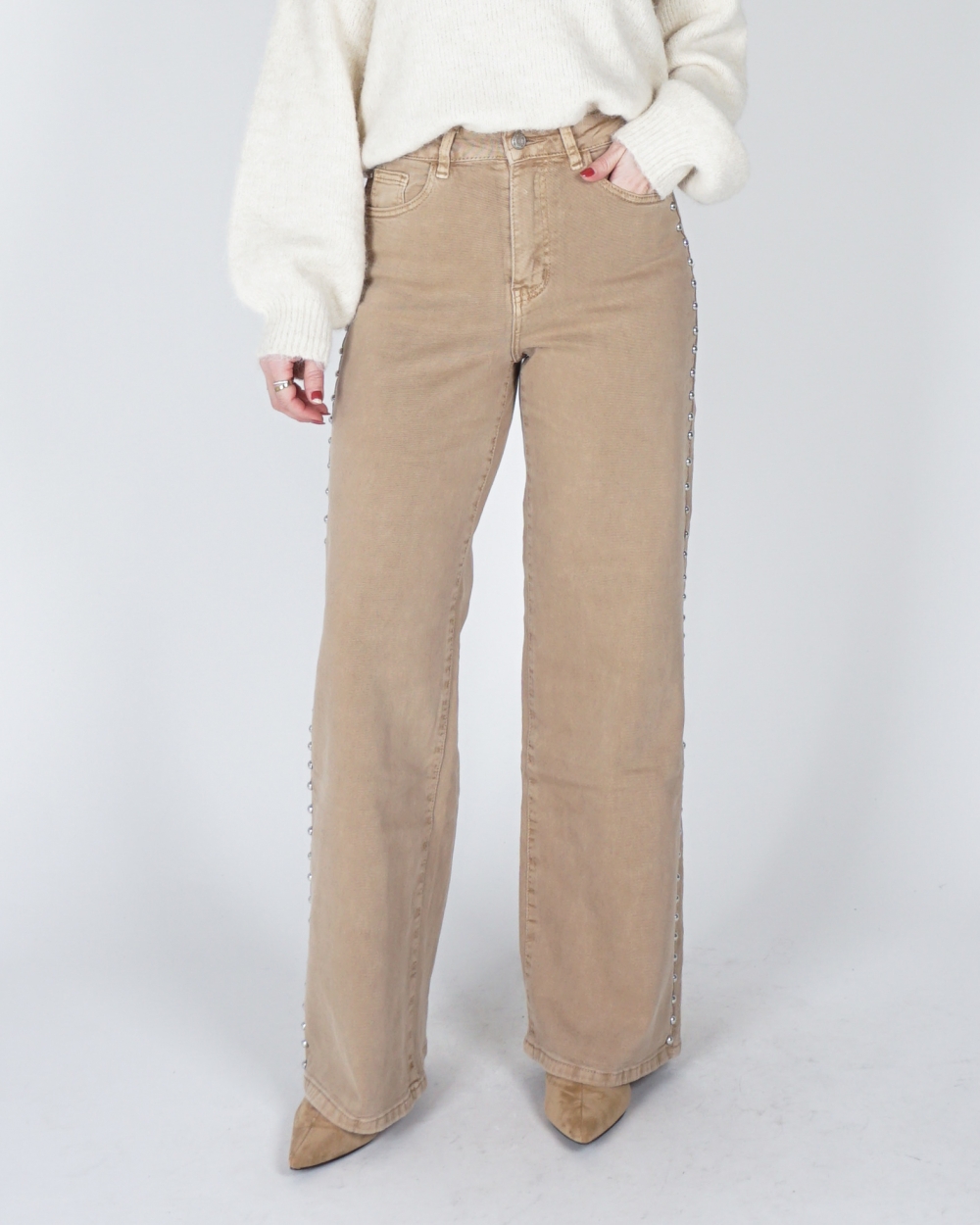 WIDE LEG JEANS MET STUDS BEIGE
