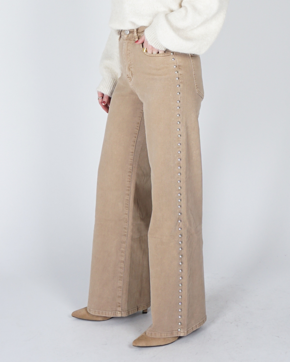 WIDE LEG JEANS MET STUDS BEIGE