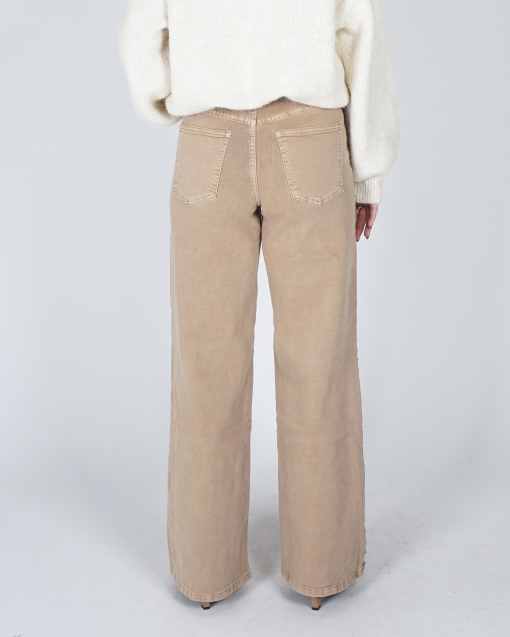 WIDE LEG JEANS MET STUDS BEIGE