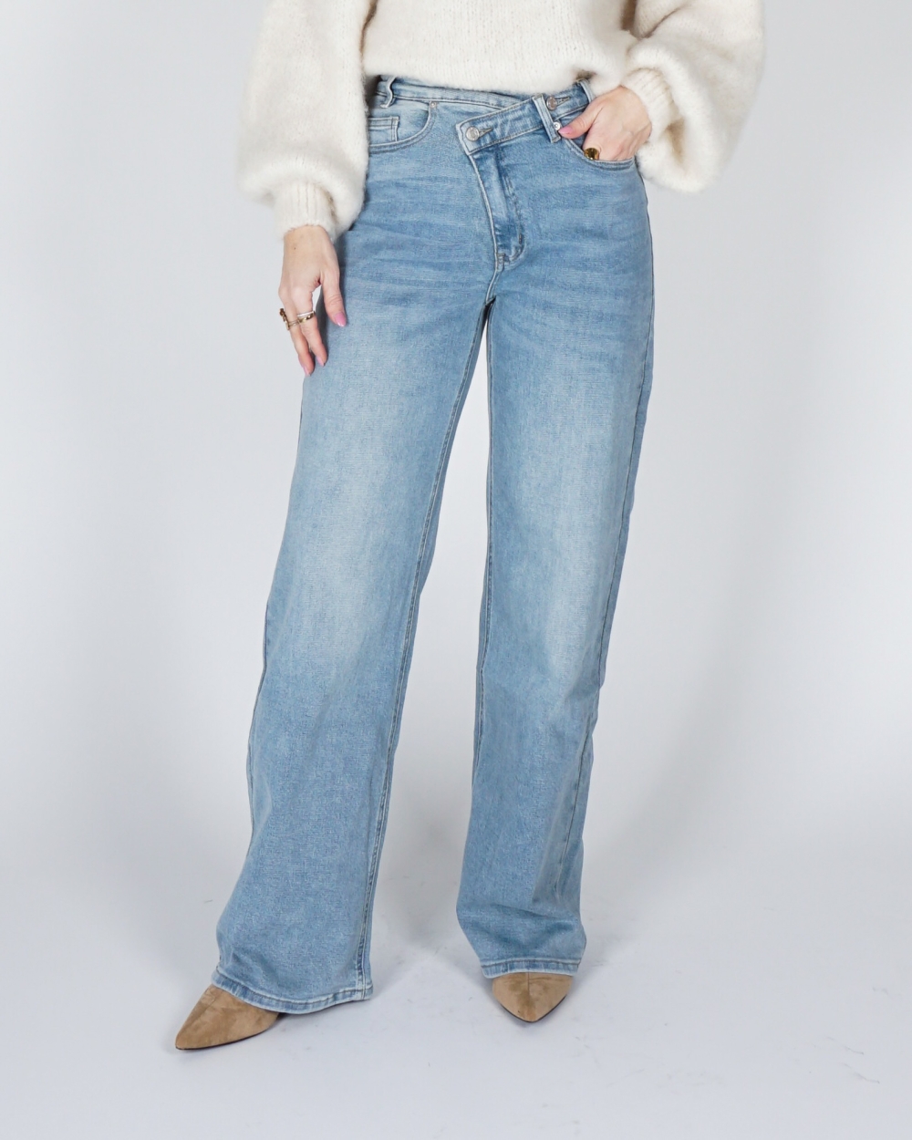 WIDE LEG JEANS SCHUINE KNOOP BLAUW