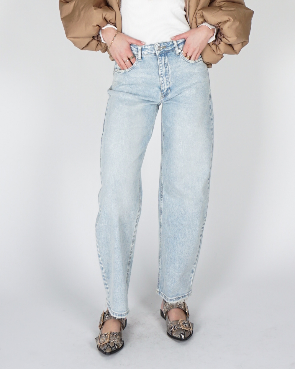 BALLOON JEANS MET STRETCH LICHTBLAUW