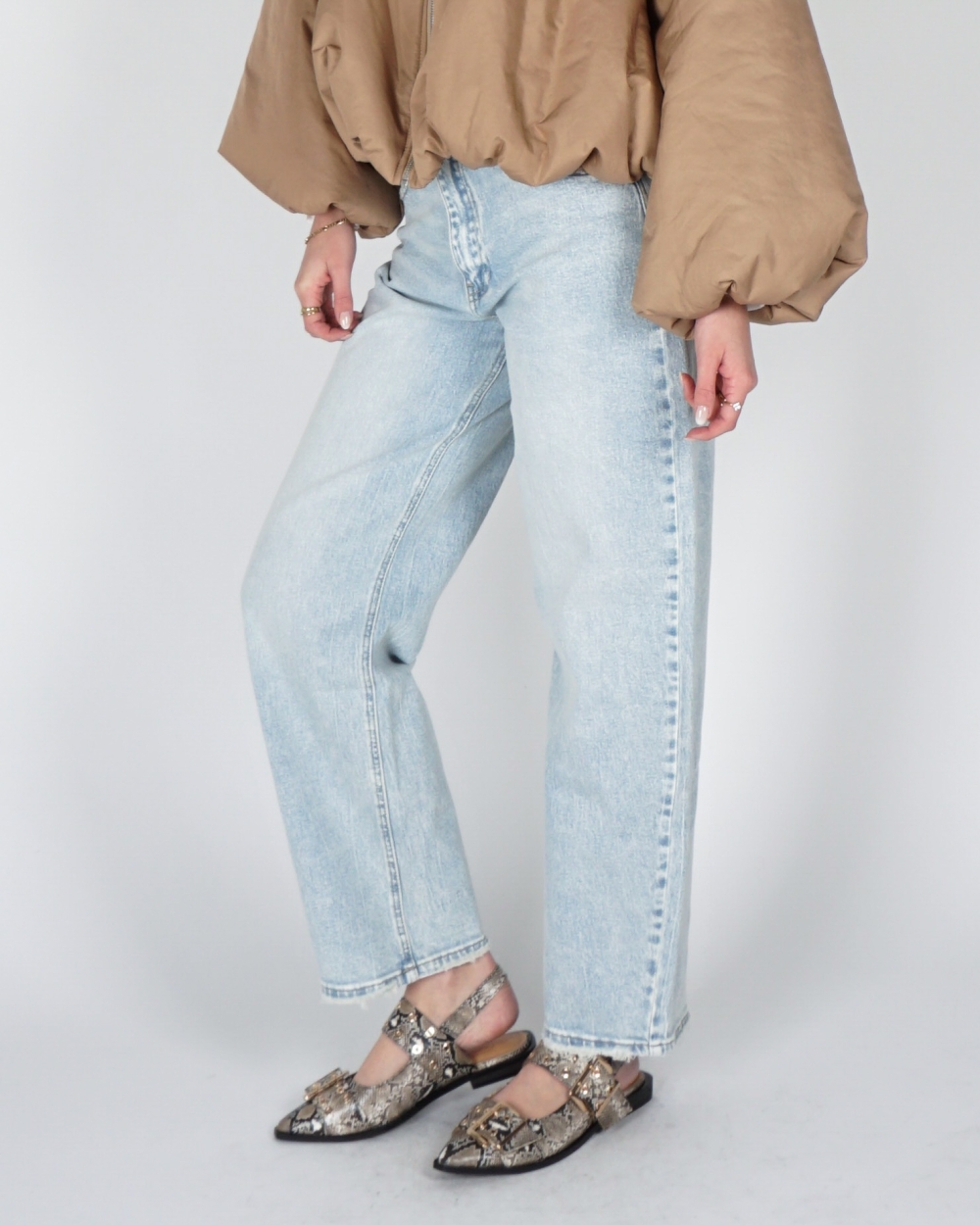 BALLOON JEANS MET STRETCH LICHTBLAUW