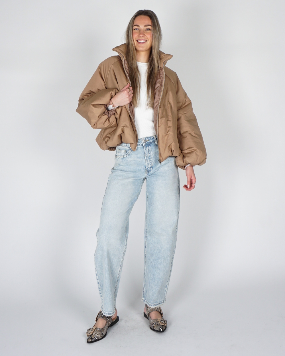 BALLOON JEANS MET STRETCH LICHTBLAUW