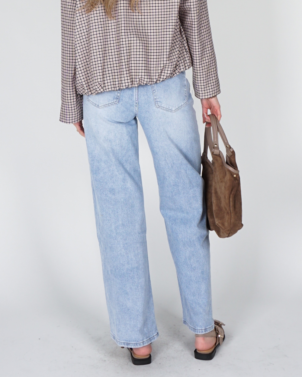 STRAIGHT JEANS MET DETAILS