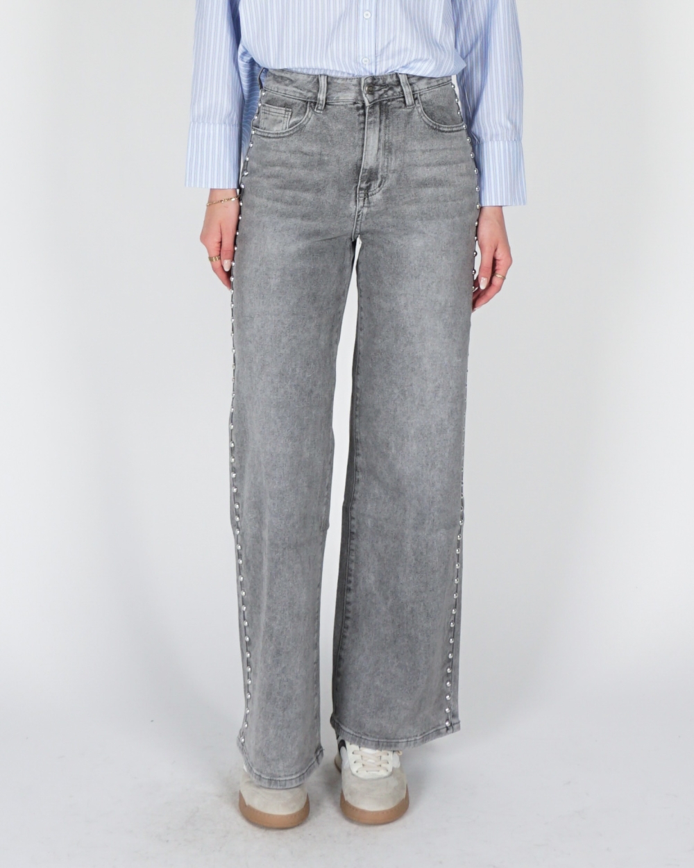 WIDE LEG JEANS MET STUDS GRIJS