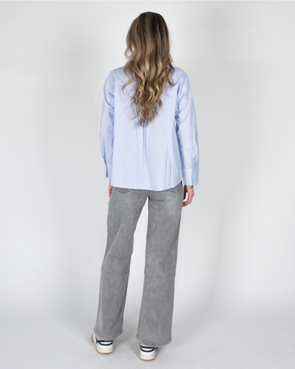 WIDE LEG JEANS MET STUDS GRIJS
