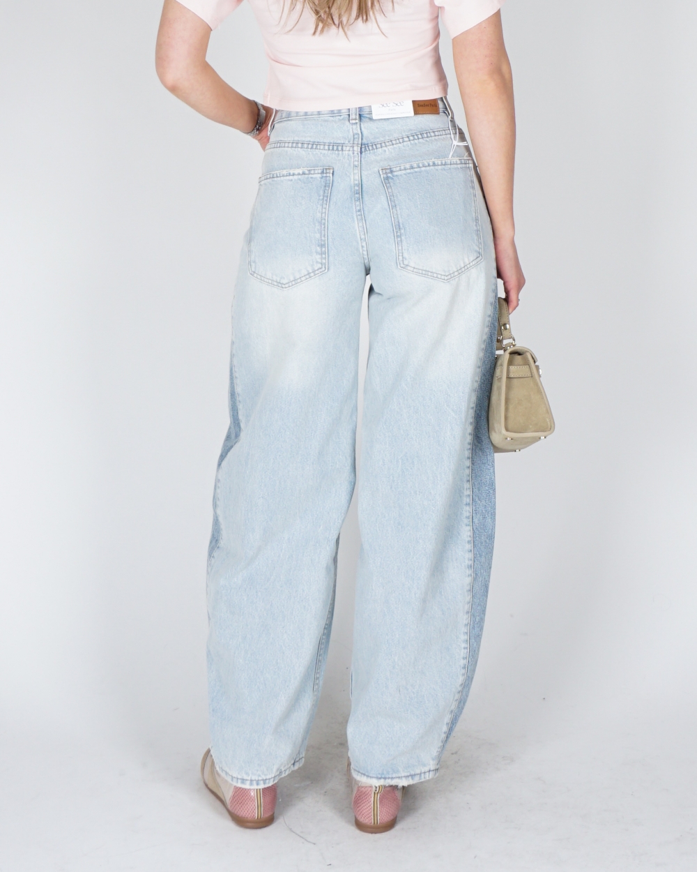 BALLON FIT JEANS CONTRAST BLAUW