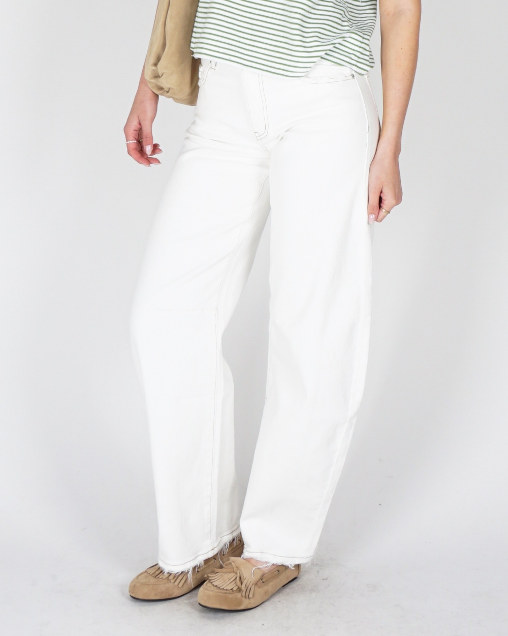 BARREL JEANS MET STIKSELS WIT