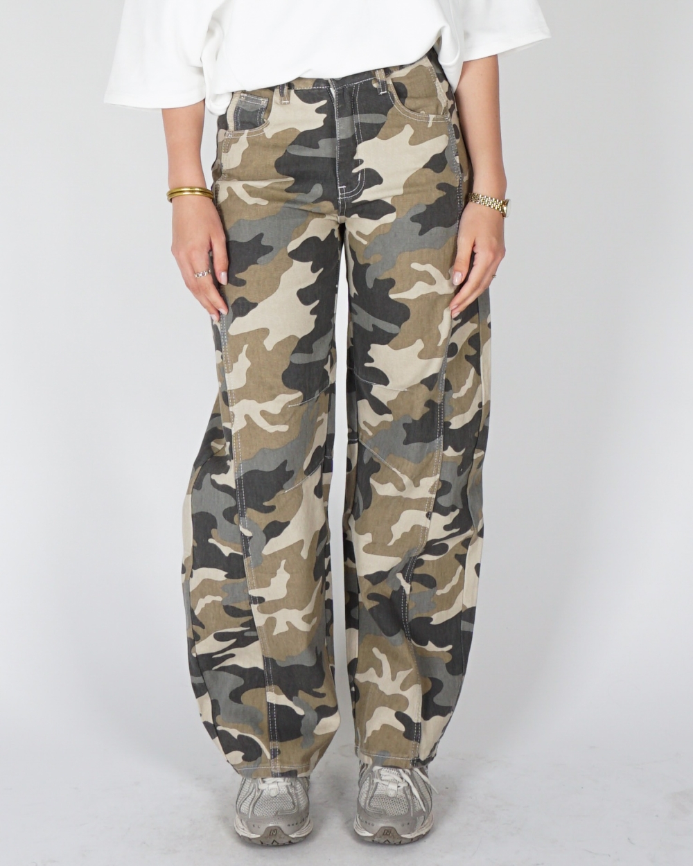 BALLON JEANS MET CAMOUFLAGE PRINT