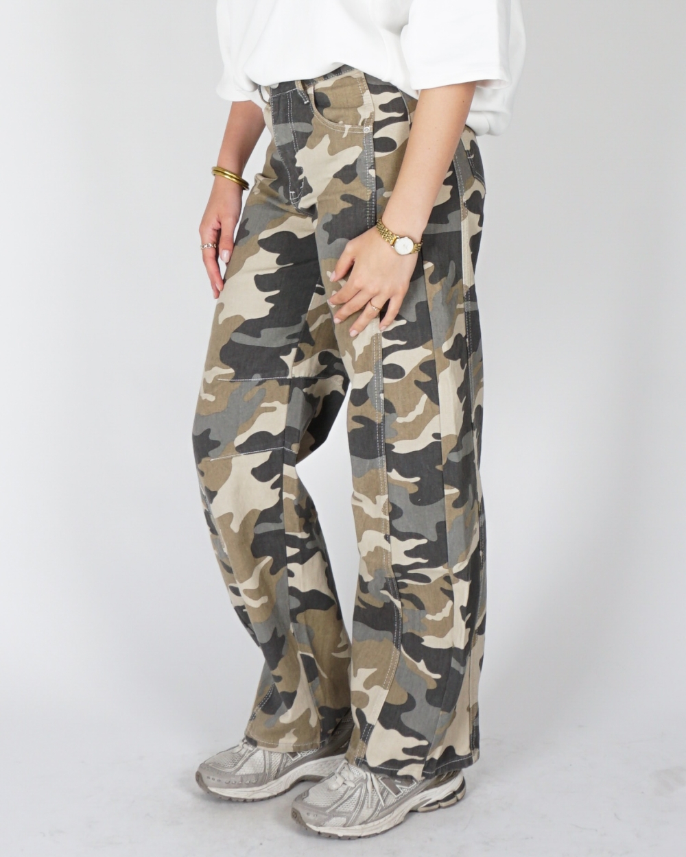 BALLON JEANS MET CAMOUFLAGE PRINT
