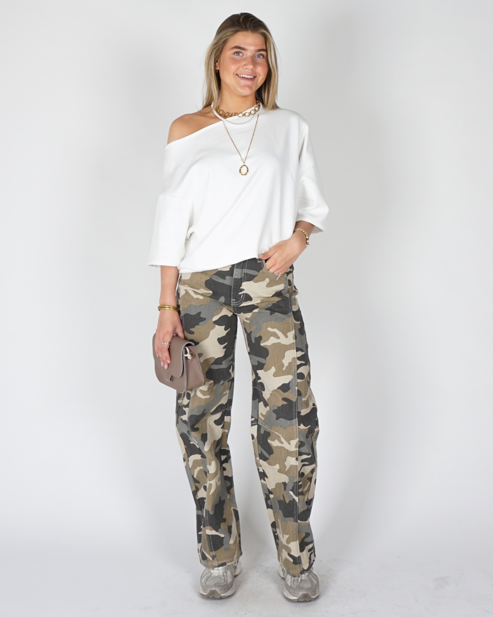BALLON JEANS MET CAMOUFLAGE PRINT